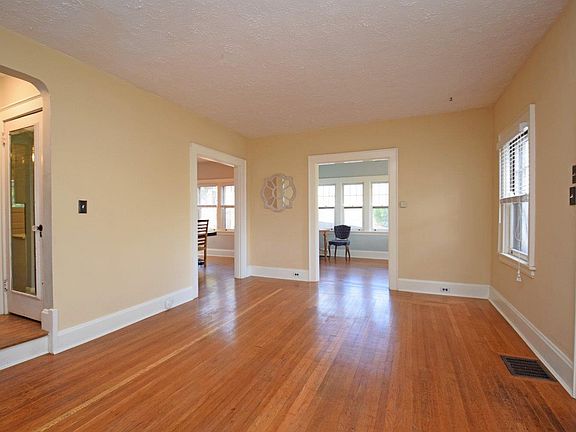 4th image of 961 Marion Ave