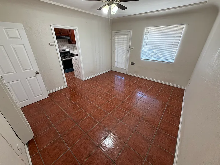 729 Martin Luther King Jr Ave — Photo 6