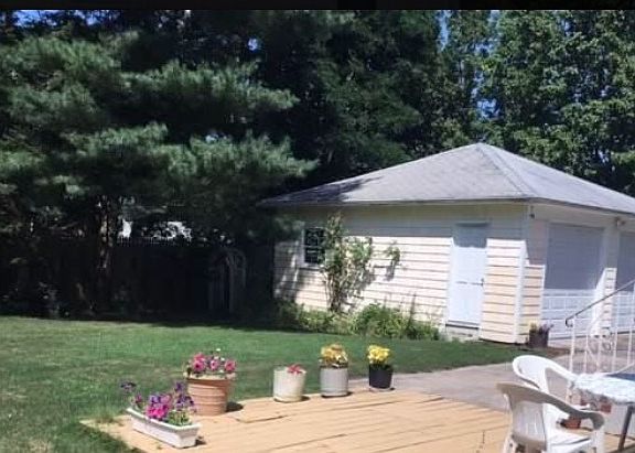 4th image of 919 Roanoke Ave