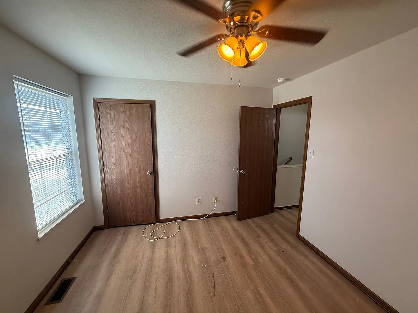Super cute 3 bedroom duplex — Photo 3