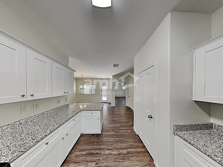 3413 E Flower St — Photo 3