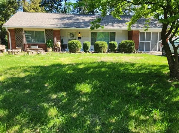 9 Hazelwood Ct, Hazelwood, MO 63042