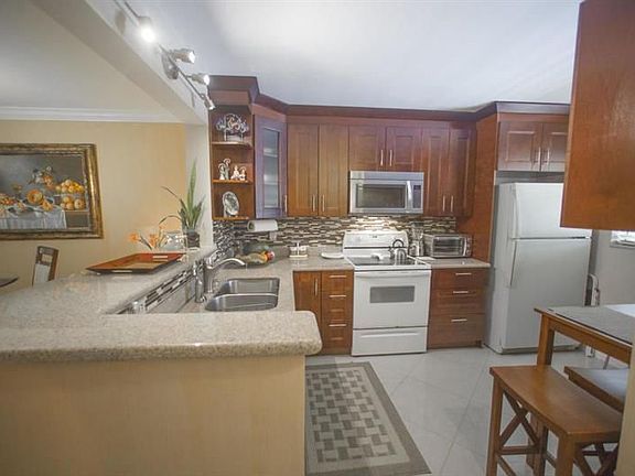 3rd image of 2915 SW 22nd Ave #2070