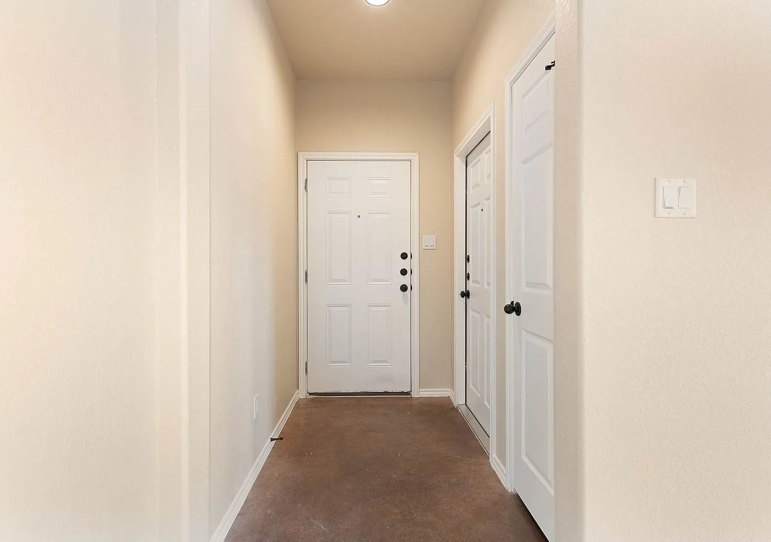 New Braunfels, TX~ 3 bedroom with Stained Concrete Floors ~ 2 Car Garage — Photo 4