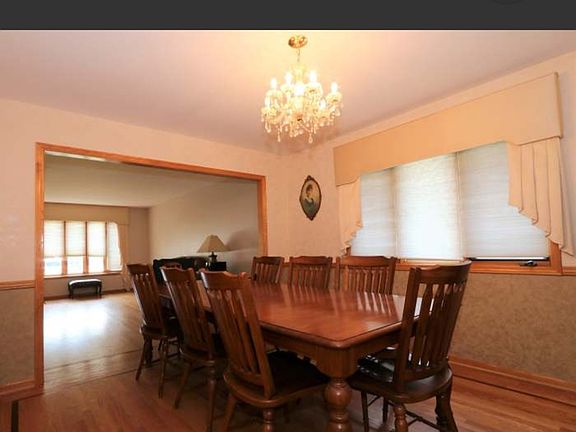 3rd image of 6556 W 92nd St
