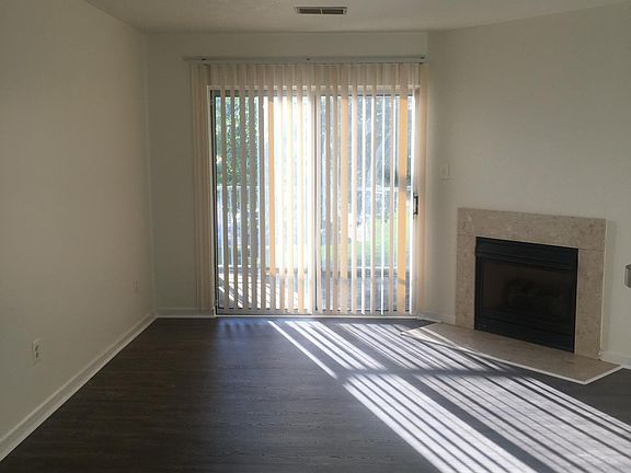 3rd image of 9806 Essie Ln #209