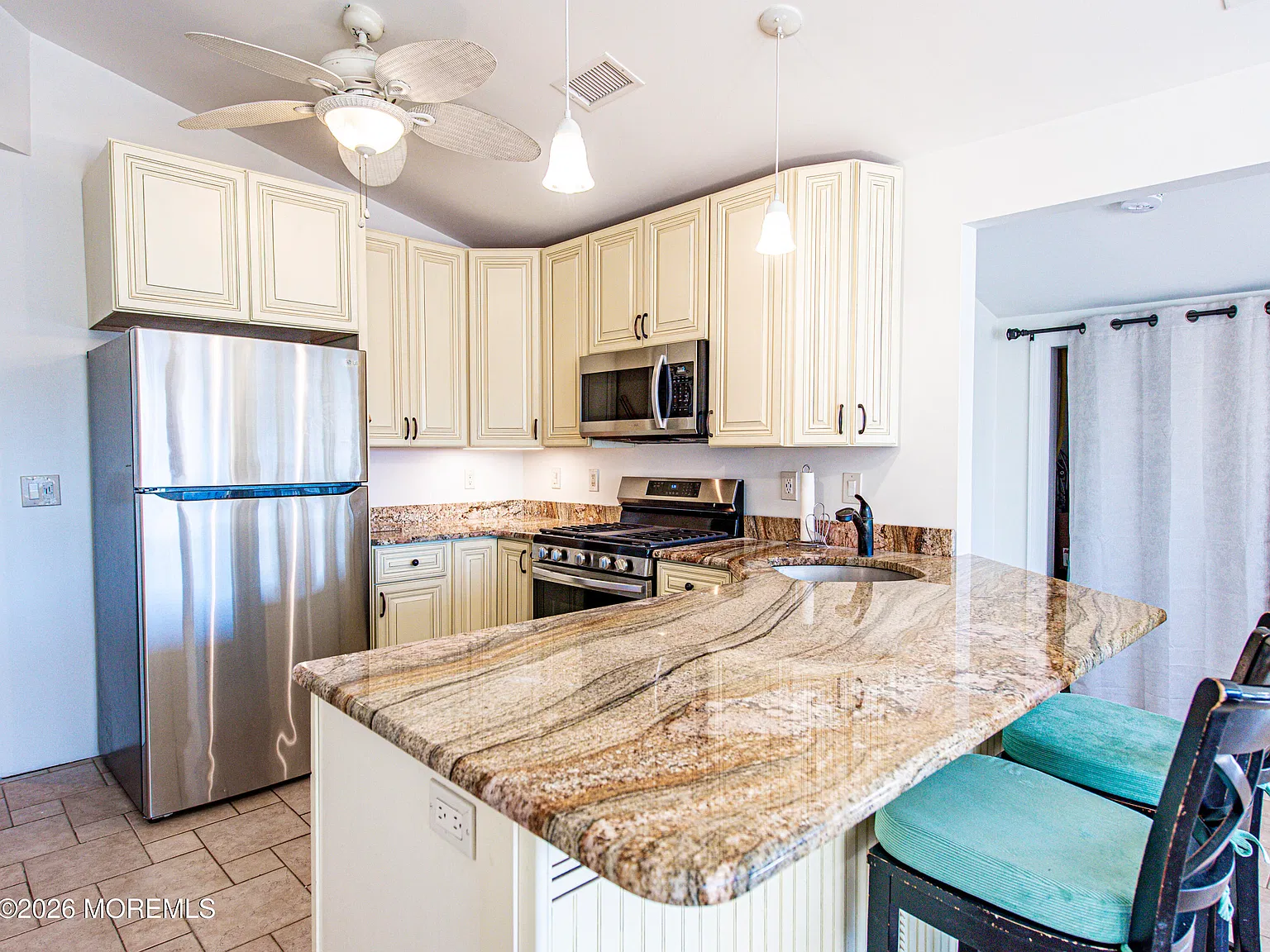 3 bed, 813 sqft, $2,850 — Photo 3