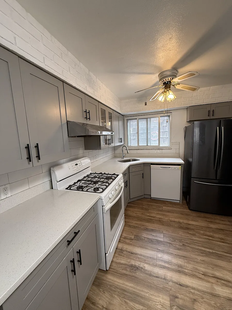 Building Photo - 37 E Stroud Ave #1