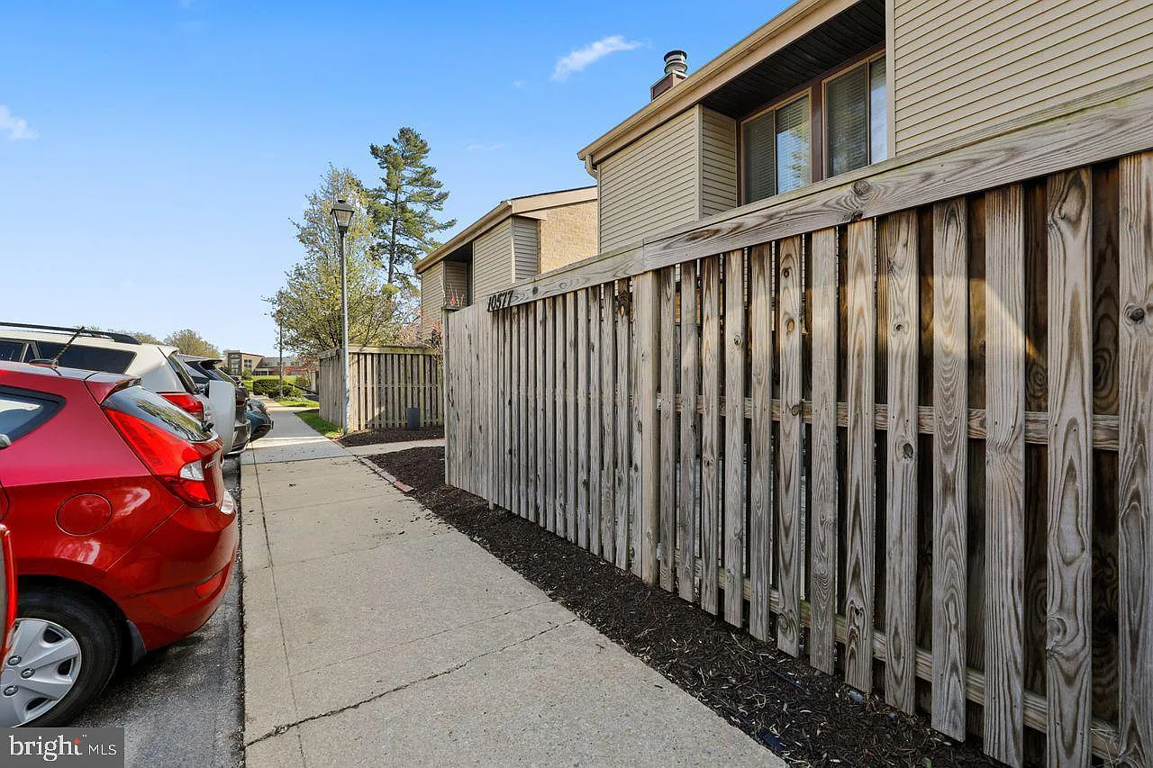 3 bed, 2.5 bath, 1510 sqft, $2,400 — Photo 3