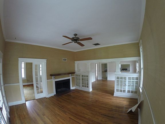3rd image of 1219 E Seneca Ave