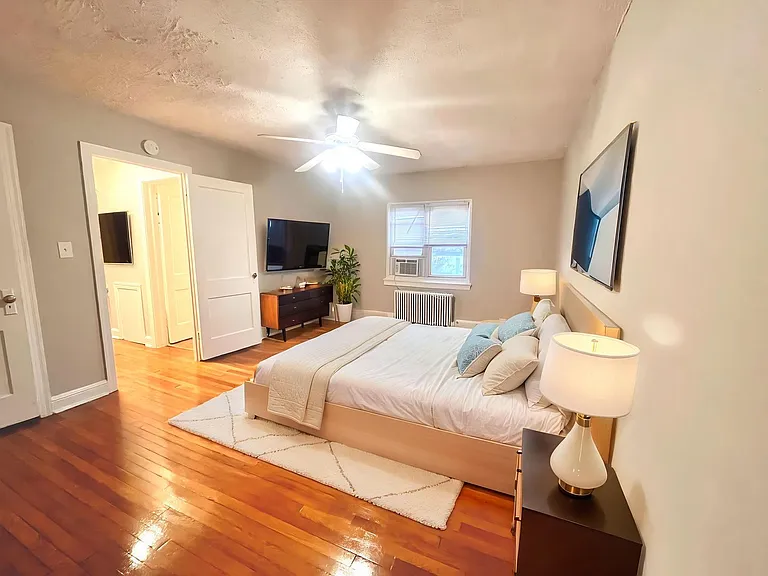 220 Allison St NW — Photo 4