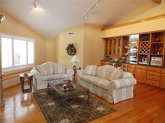 4th image of 9 Heatherbrooke Ln