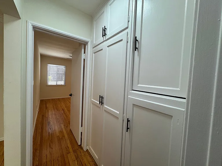 1728 1/2 N Gramercy Pl #1 — Photo 14