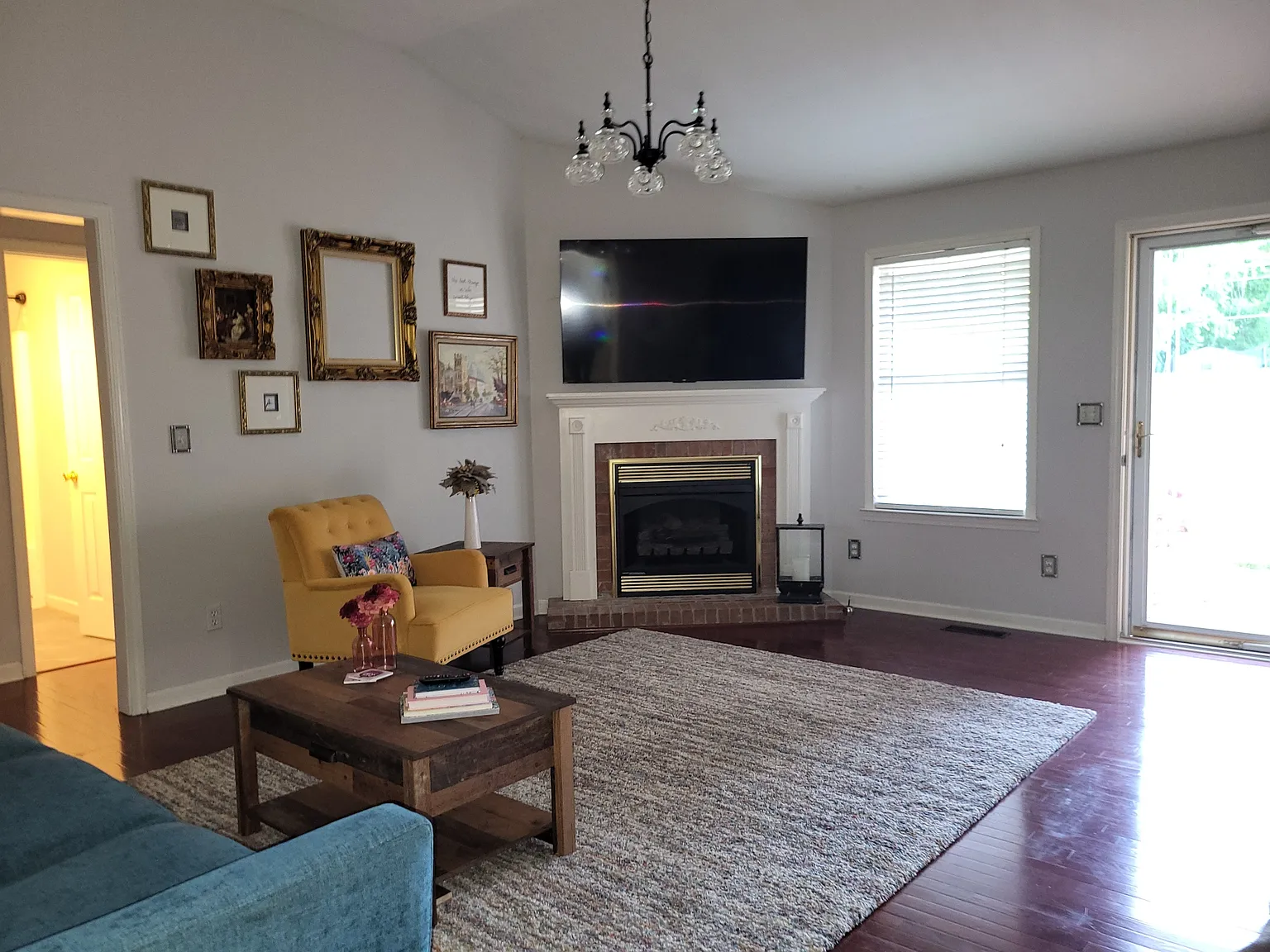 3 bed, 1249 sqft, $2,200 — Photo 4