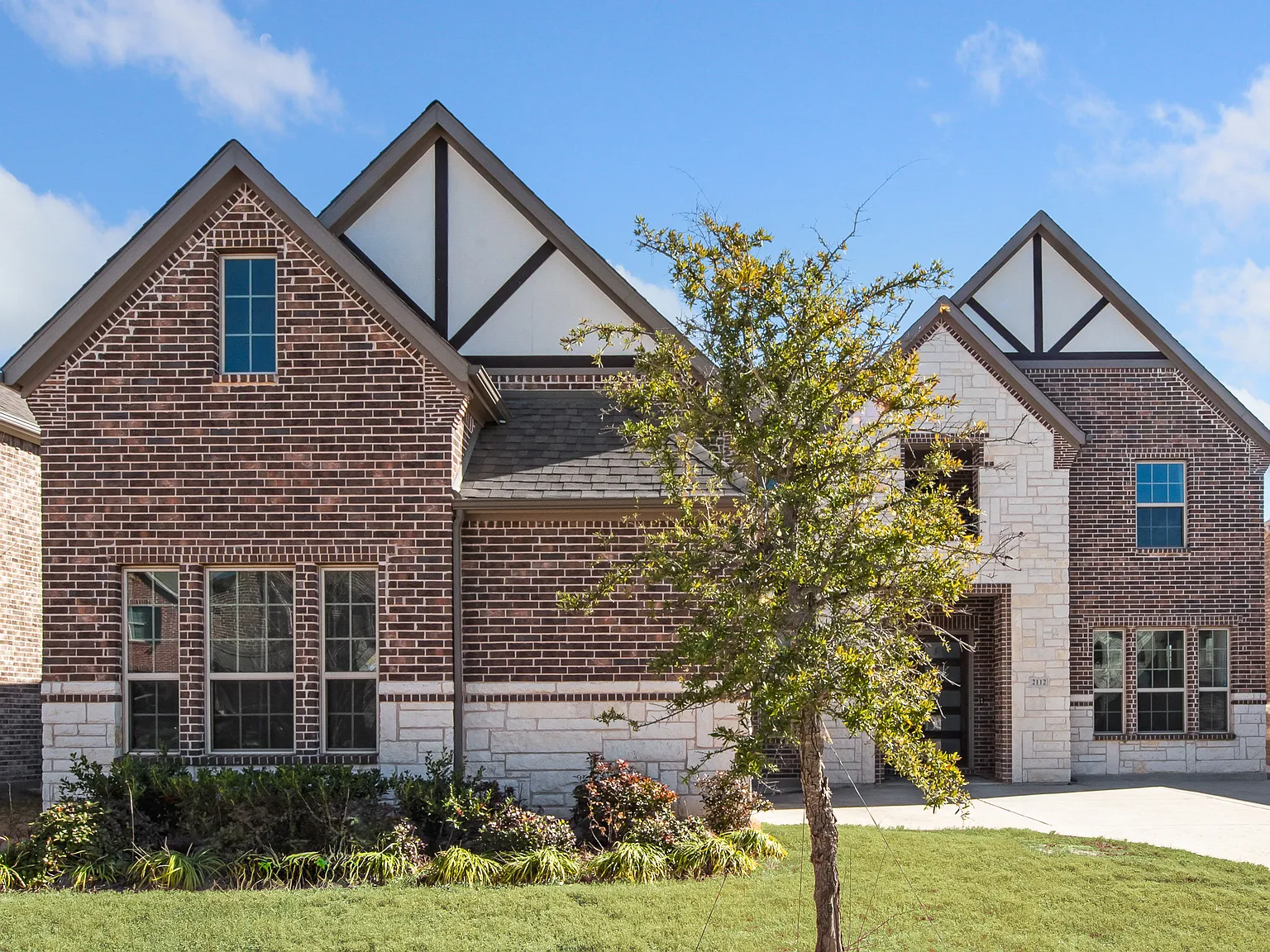 4 bed, 4099 sqft, $3,695 — Photo 1