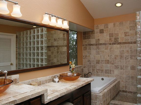 Delux Master Bath