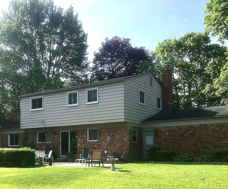 2nd image of 2646 Townhill Rd