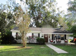 225 W Daniel St, Metter, GA 30439