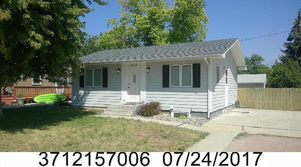 924 11th St - Property Image