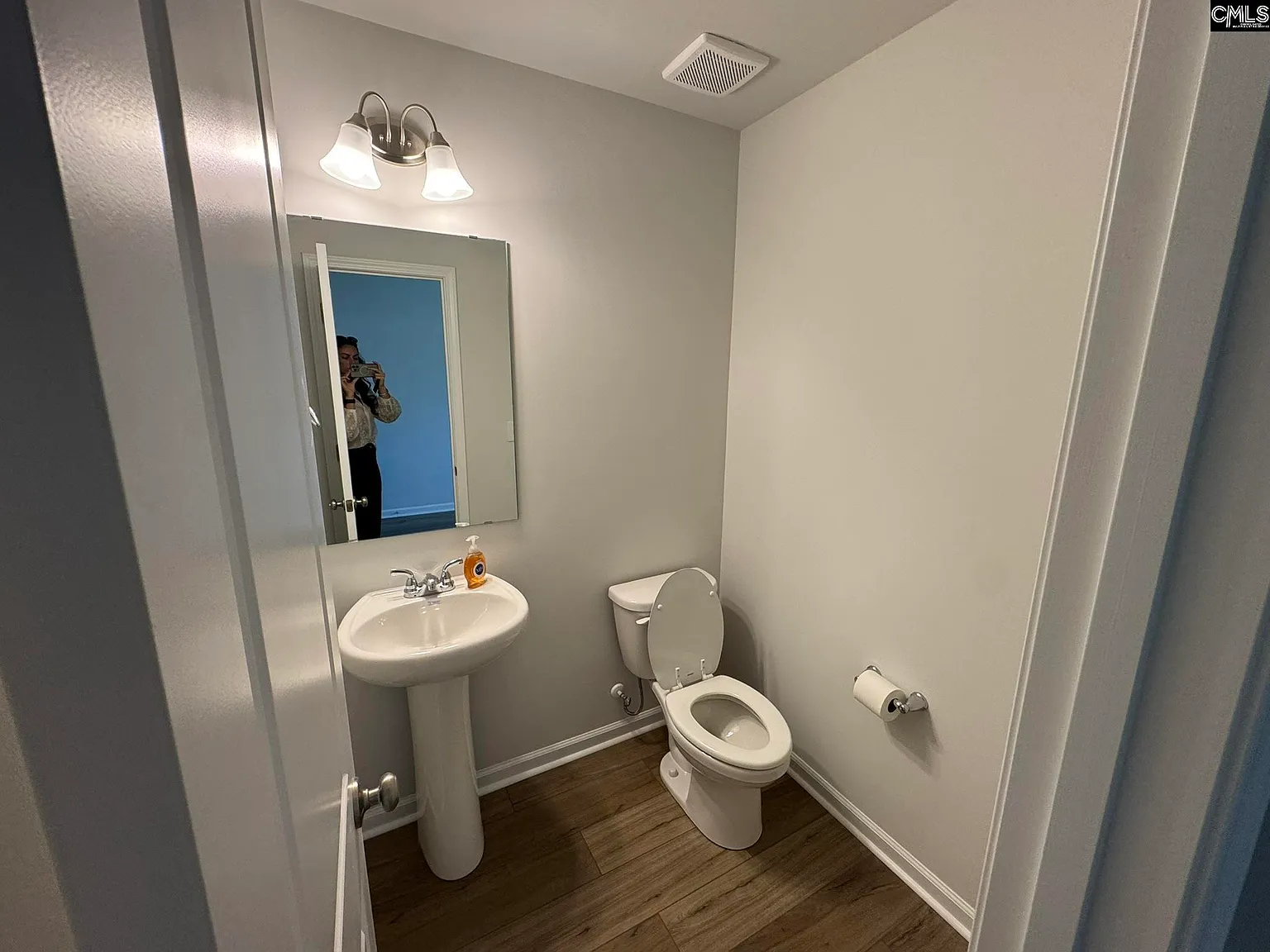 3 bed, 2166 sqft, $2,350 — Photo 3
