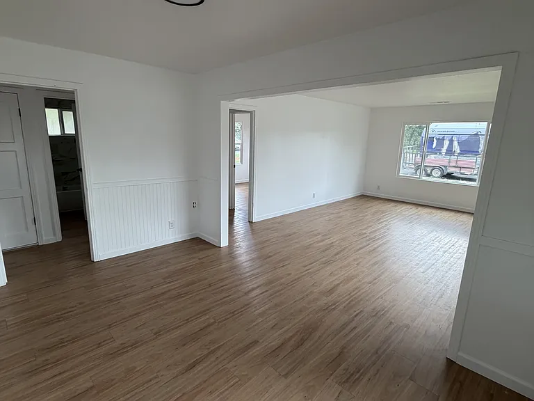 910 E Tulare Ave — Photo 9