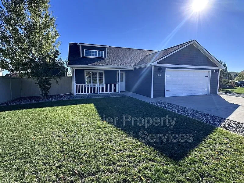 3 bed, 2.0 bath, 1380 sqft, $2,249 — Photo 2