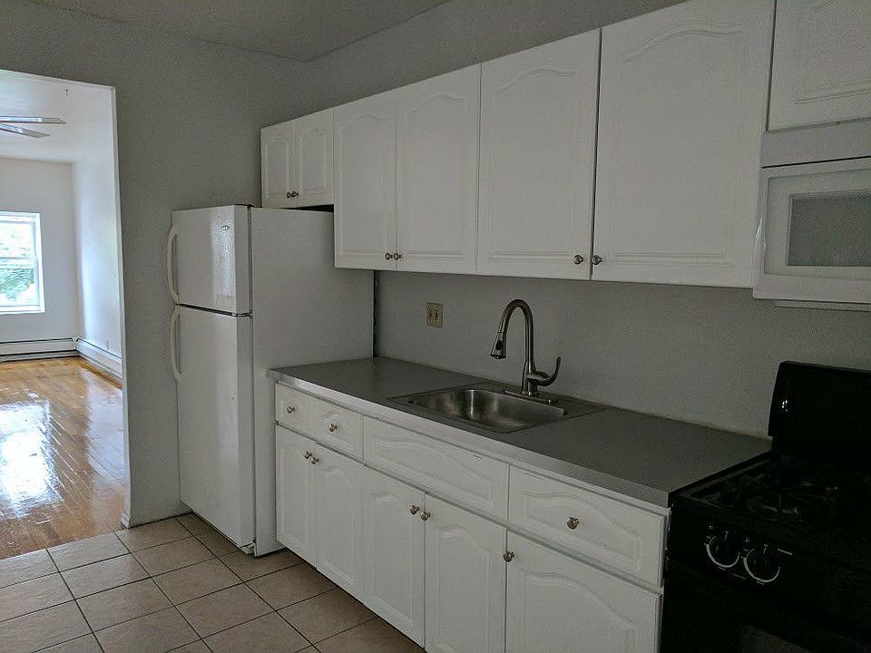 1st image of 418 Lewis Ave #2