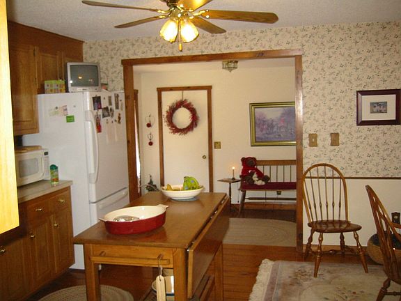 KITCHEN AND MUD ROOM