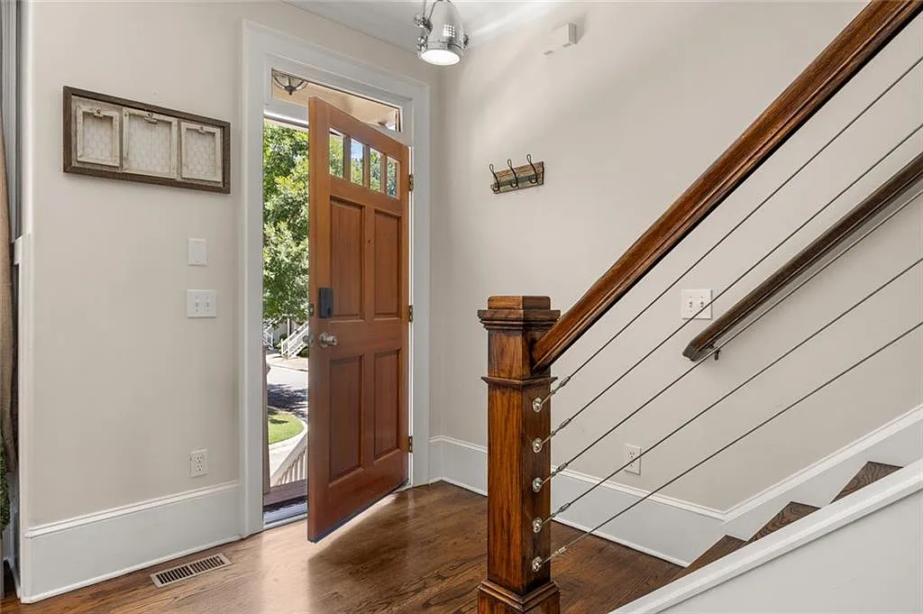 4 bed, 3.5 bath, 2893 sqft, $4,000 — Photo 3