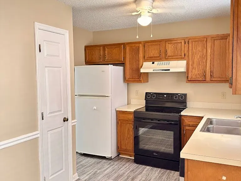 114 Leeward Dr — Photo 5