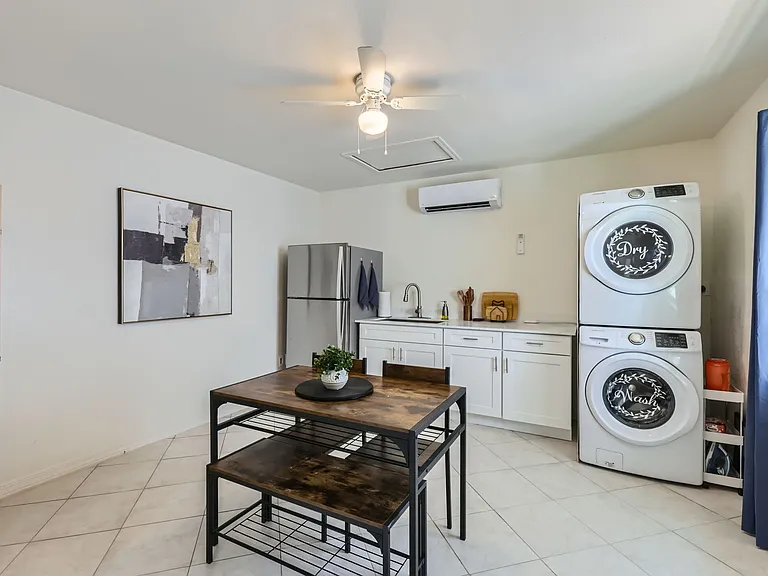 2233 E Sheridan St #2 — Photo 5