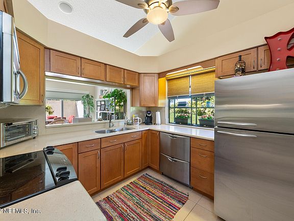 3rd image of 2528 Dauphine Ct W