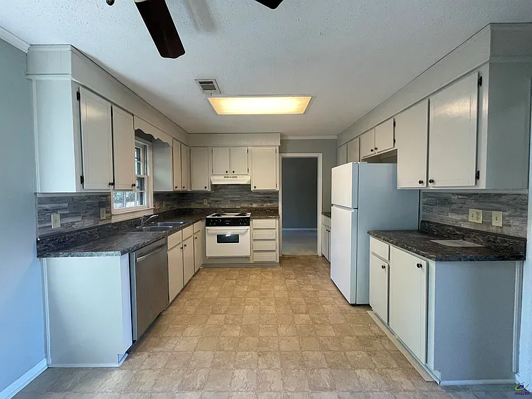 112 Countrywood Trl — Photo 2