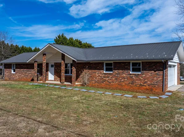 2028 Hendil St, Conover, NC 28613