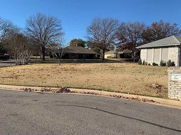3rd image of 1206 Oakmont Ct