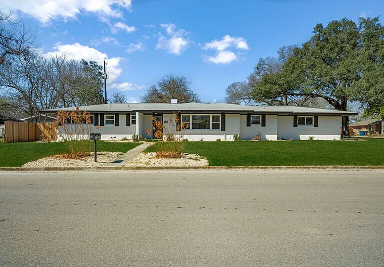 192 Oriole Dr — Photo 2
