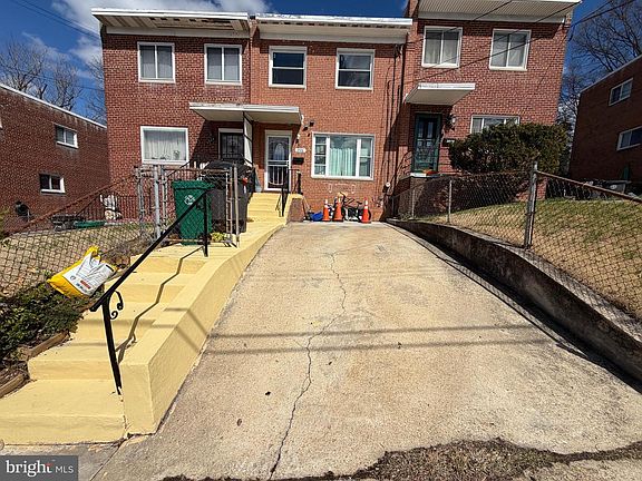 2nd image of 3526 Manorwood Dr