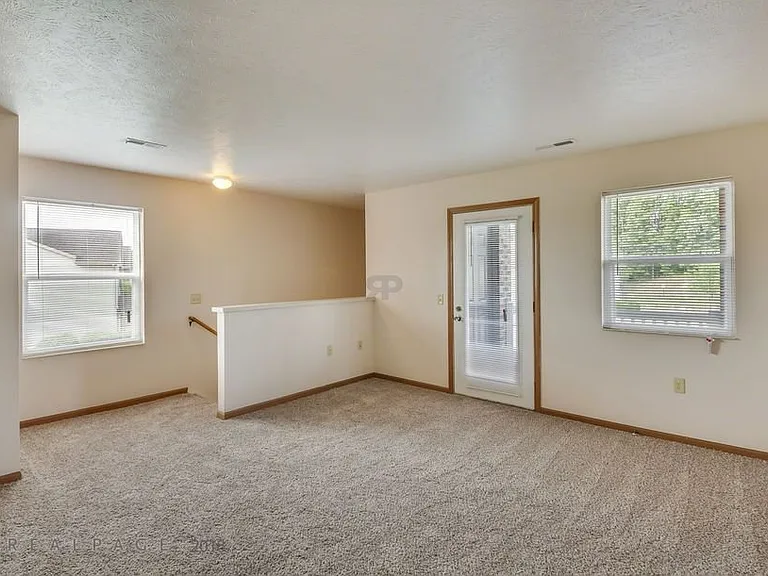 2921 Woods Cir #2921 — Photo 5