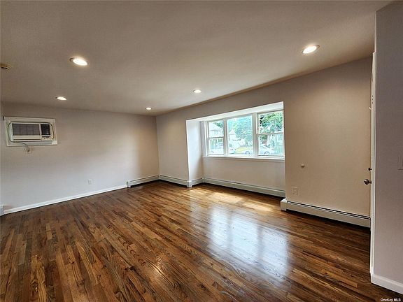 3rd image of 1 Duncan Pl Floor 1