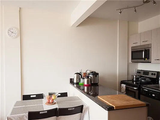 Rented by 18 REALTY | media 74