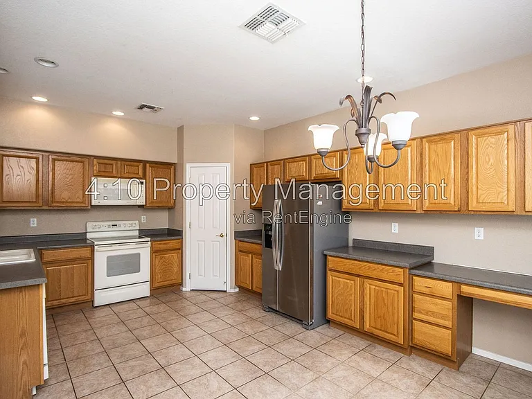 951 E Bellerive Pl — Photo 12