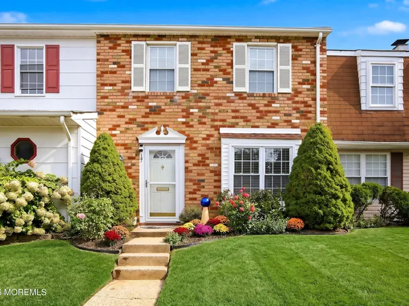 17 Kingsley Way, Freehold, NJ 07728