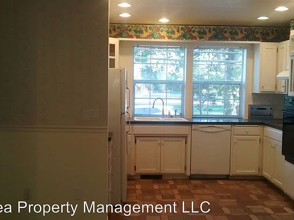 3rd image of 1483 Westbrook Dr NW