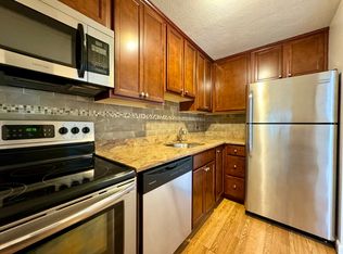 96 Fountain Ln APT 11, Weymouth, MA 02190