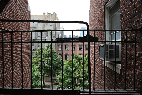 Rented by Chris Stewart, LREB | media 23