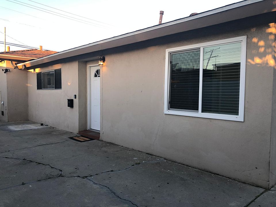 Front Entrance (Back entrance also available)