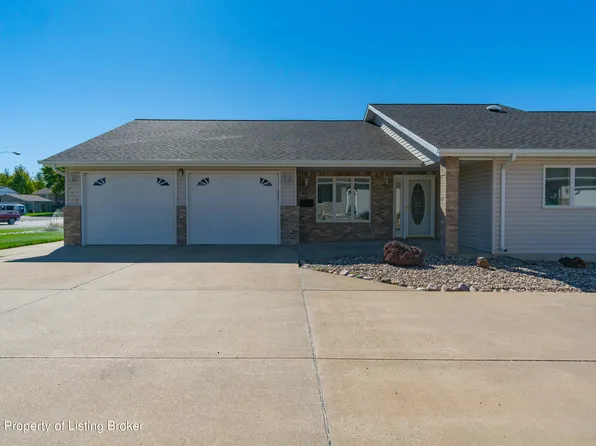 2545 10th Ave W, Dickinson, ND 58601