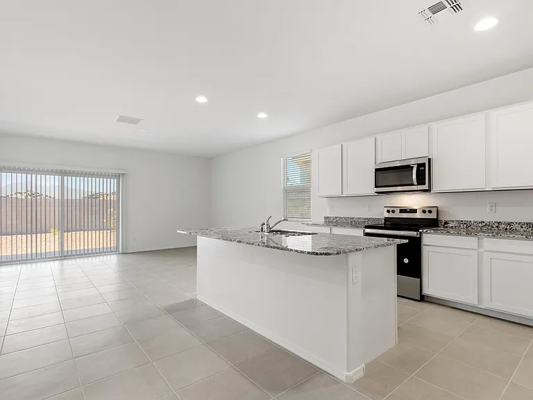 10427 W Parkway Dr — Photo 15