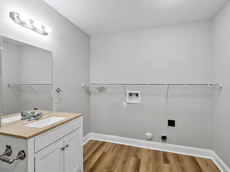 Crestview Apartments — Photo 38