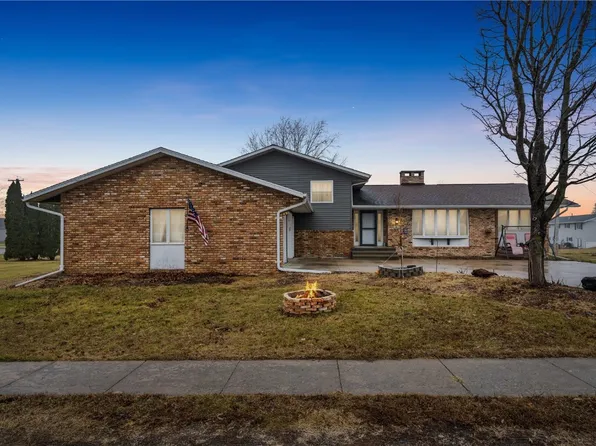 202 7th St, Van Horne, IA 52346